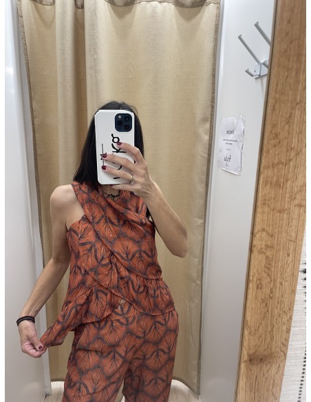 Top abanico parte delantera cruzada con volante