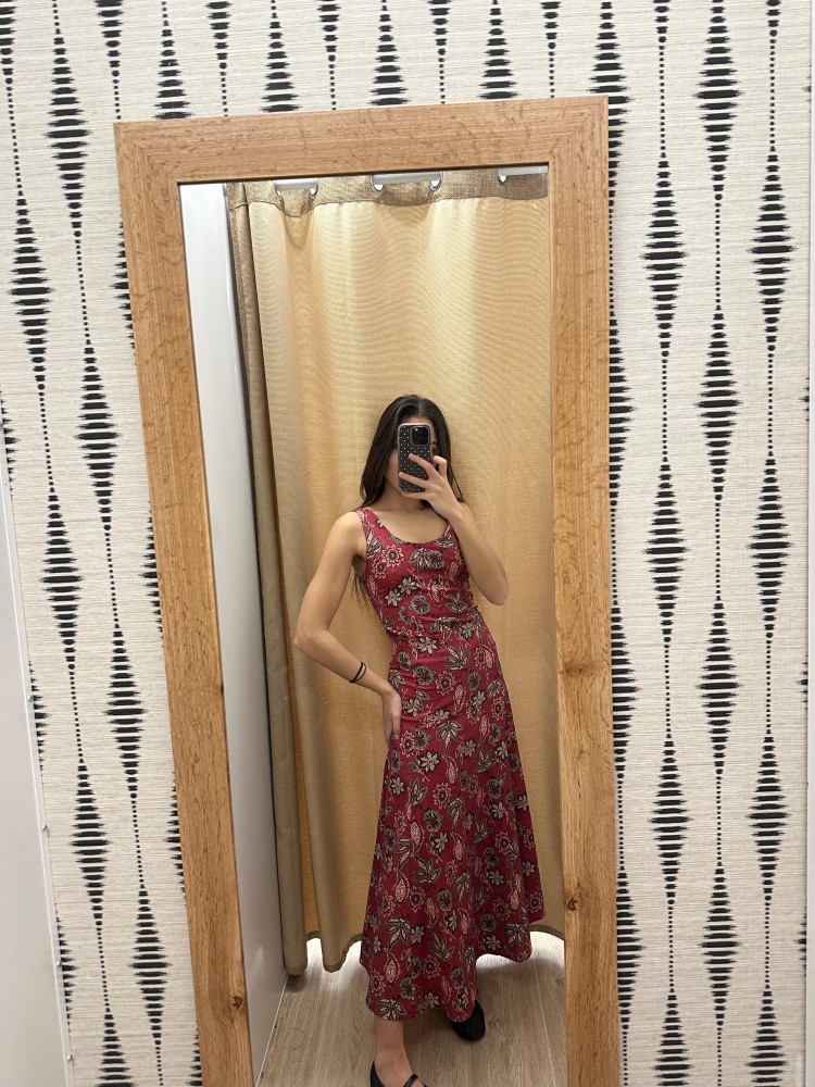 Conjunto flores tricolor de top detalle abertura y falda midi