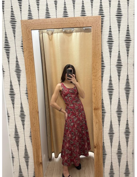 Conjunto flores tricolor de top detalle abertura y falda midi