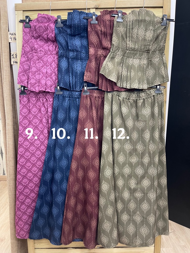 Conjunto estampado con top palabra drapeado