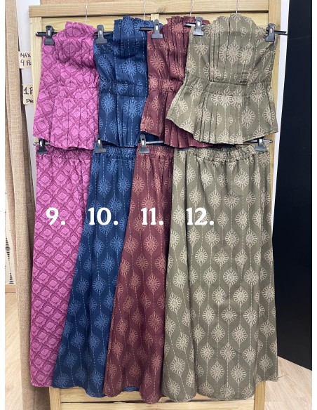 Conjunto estampado con top palabra drapeado