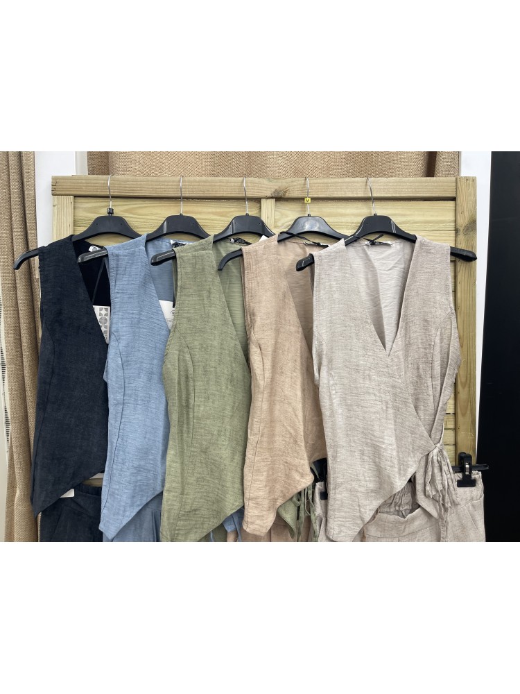 Conjunto de chaleco cruzado y pantalon