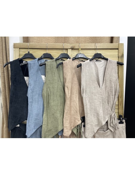 Conjunto de chaleco cruzado y pantalon