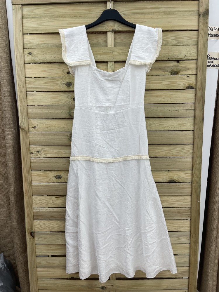 Vestido liso detalle flequitos en hombros y caderas