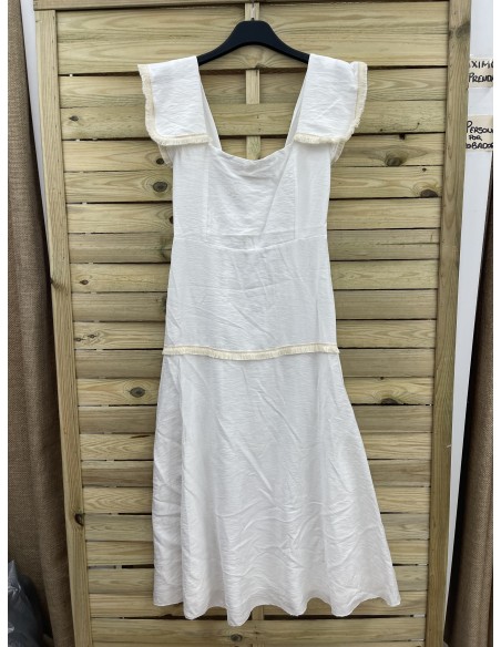 Vestido liso detalle flequitos en hombros y caderas