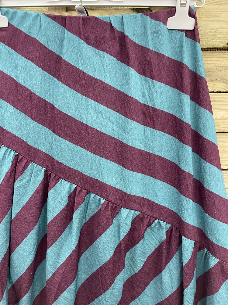 Falda bicolor de rayas diagonales