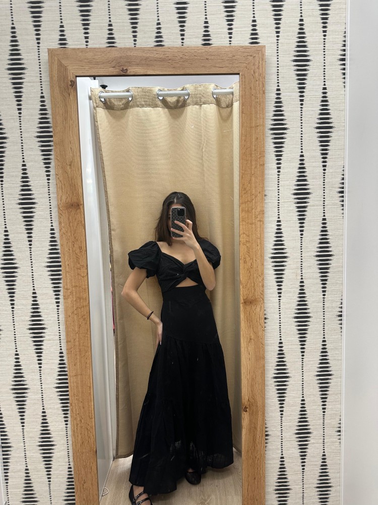 Vestido largo cut out con manga corta abullonada