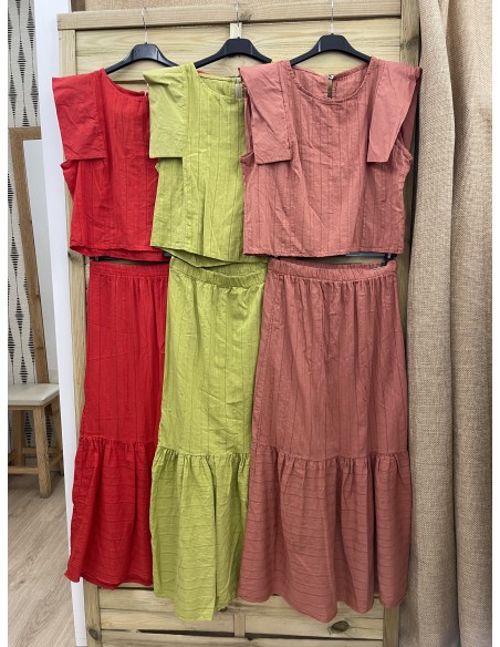 Conjunto cenefa lisa de top capita en  hombro falda midi