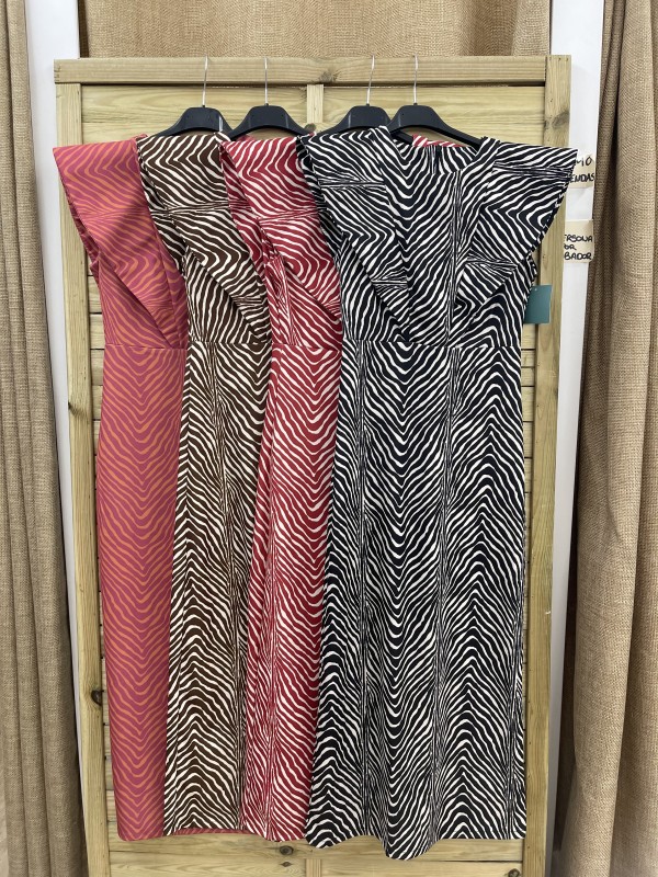 Vestido midi estampado cebra con doble capa en hombros