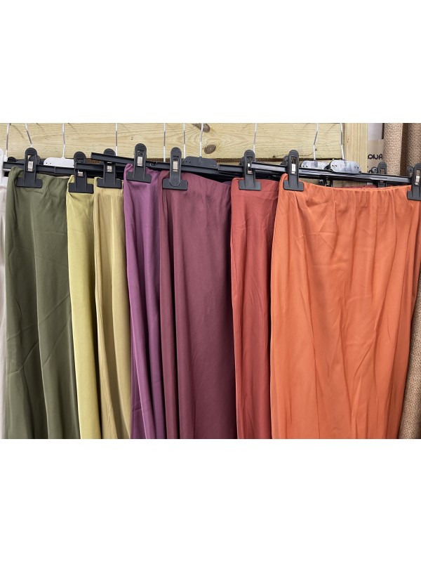 Falda midi de saten Celia 2