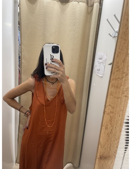 Vestido largo liso con nudo en sisa