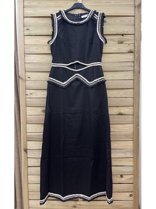 Vestido cut out detalle cinturón y flequitos