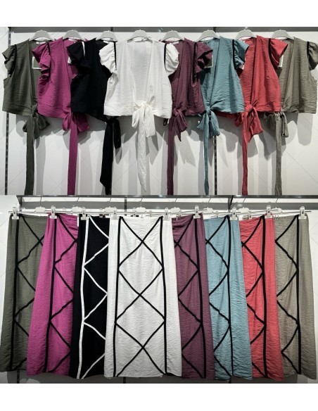 Conjunto de top cruzado y falda líneas en rombo