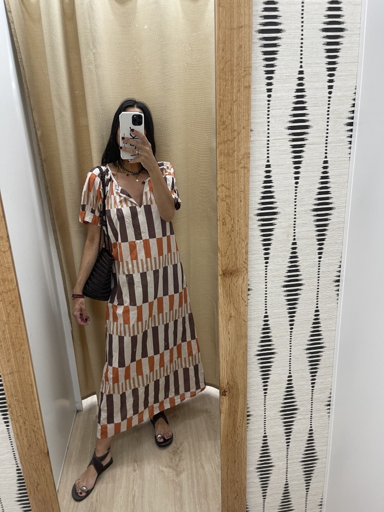 Vestido largo líneas desiguales de manga corta