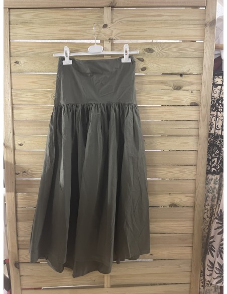 Falda midi con corte en cadera y vuelo