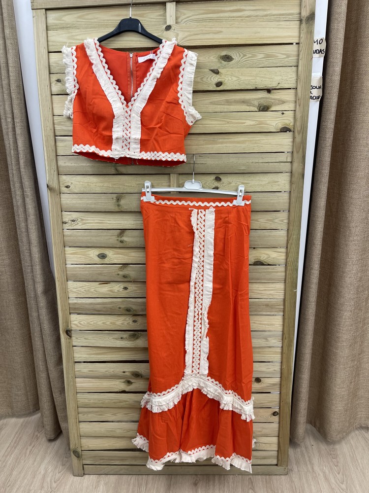 Conjunto de top y falda con vivos de flequitos y sandunga