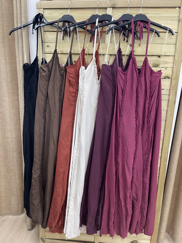 Vestido lineas  verticales desflecadas cogido al cuello 2