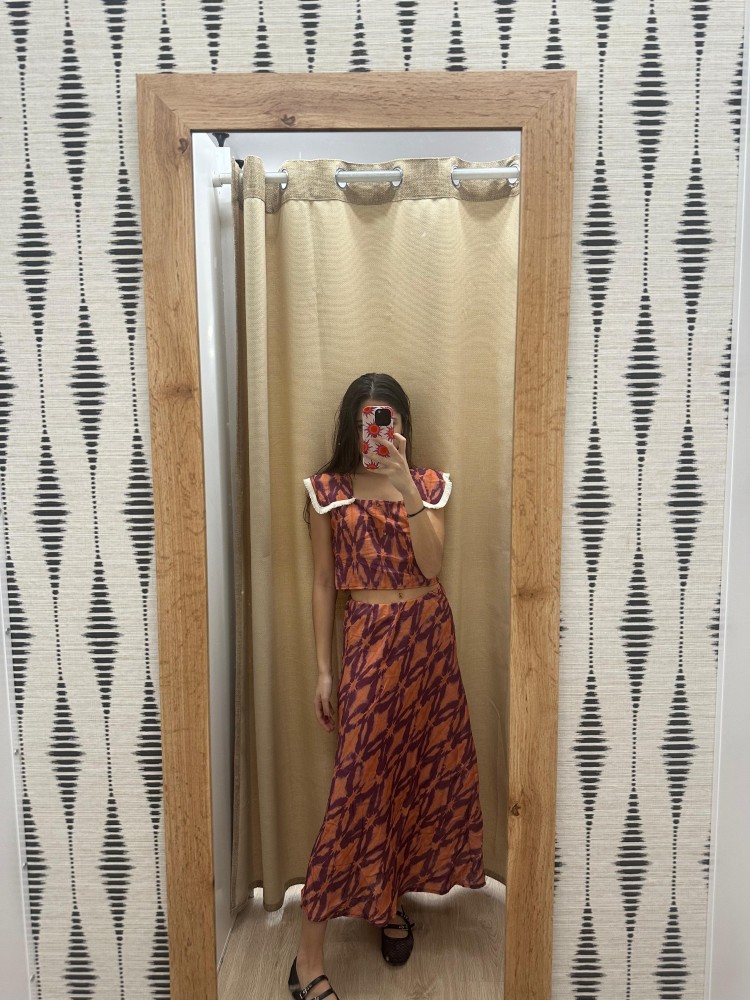 Conjunto rombos difuminados con top solapas con flequitos y falda