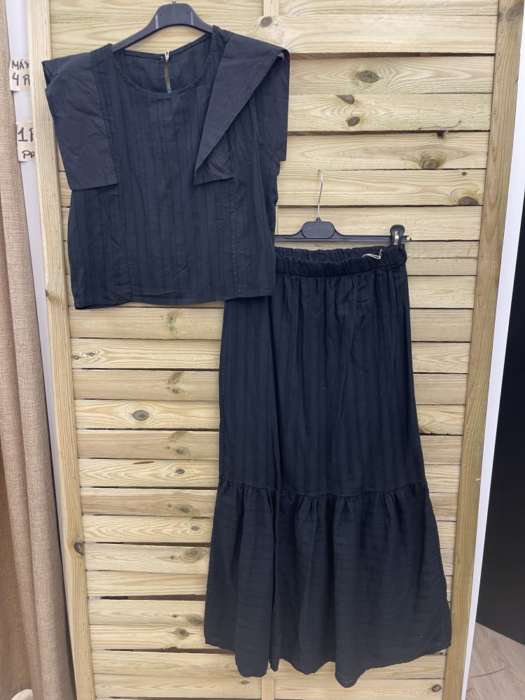 Conjunto cenefa lisa de top capita en  hombro falda midi