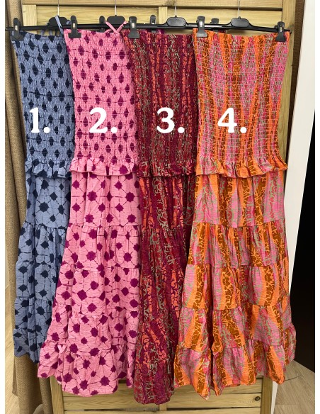 Vestido estampado cogido al cuello con cuerpo fruncido y mini volante