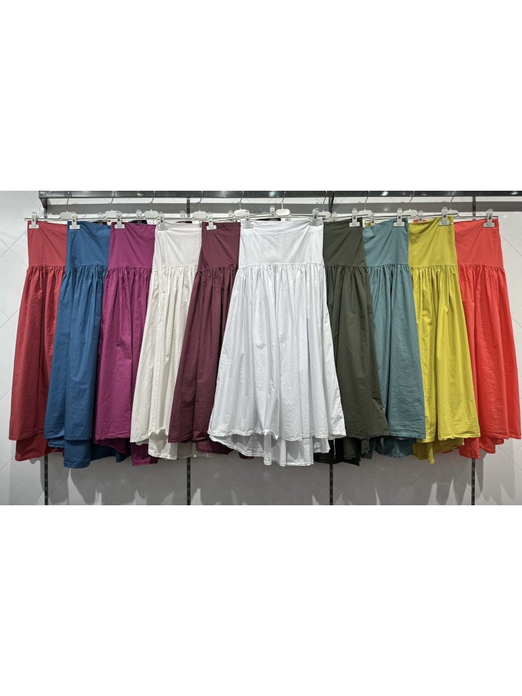 Falda midi con corte en cadera y vuelo