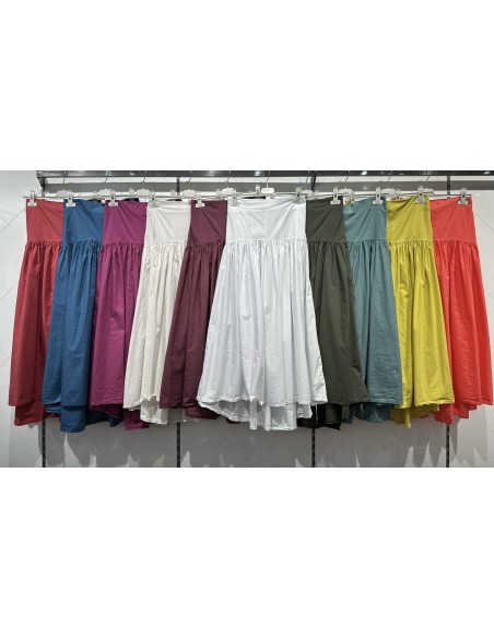 Falda midi con corte en cadera y vuelo