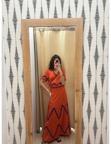 Conjunto de top cruzado y falda larga con sandunga de color