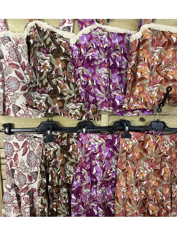 Conjunto estampado de top flequitos  y falda corte en cadera 2