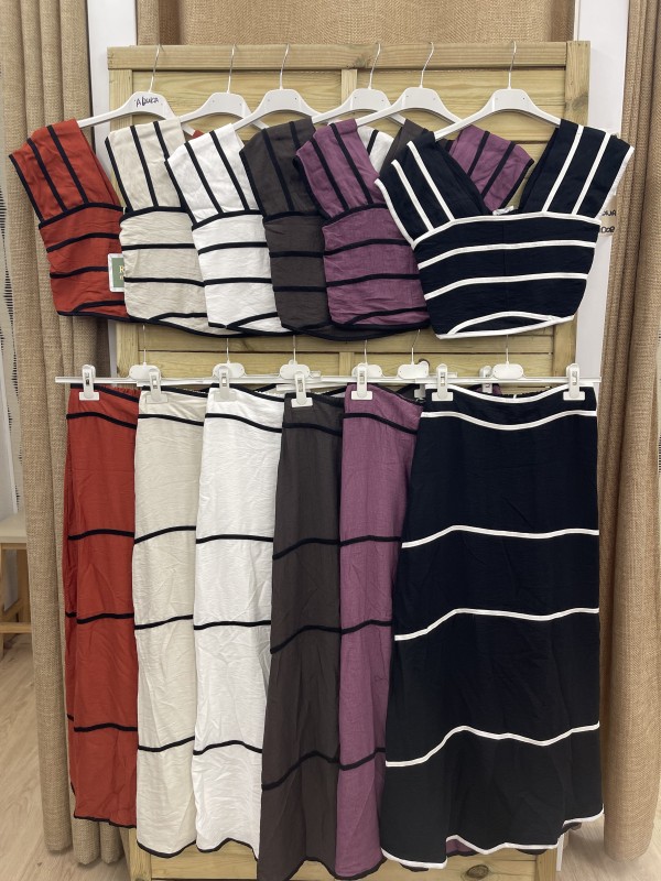 Conjunto de top y falda líneas lisas finas 2