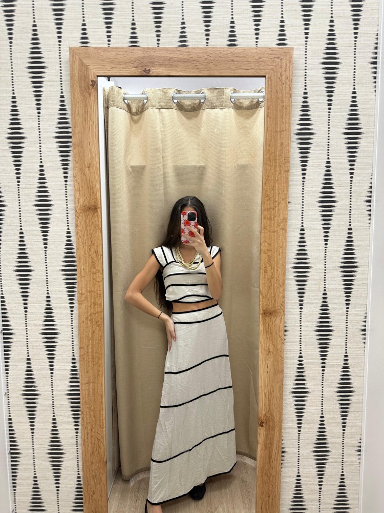 Conjunto de top y falda líneas lisas finas