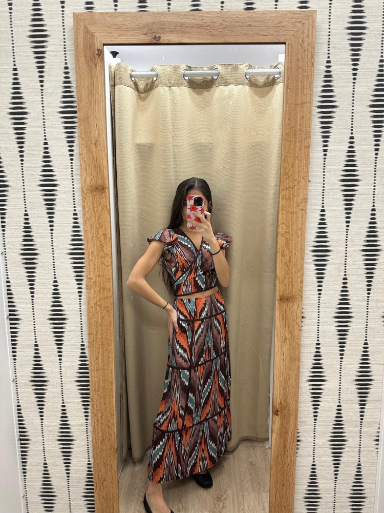 Conjunto tropical de top cruzado y falda