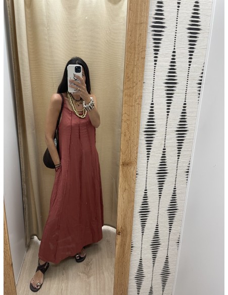 Vestido evasé con líneas desflecadas y bolsillos