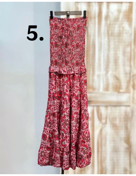 Vestido estampado cogido al cuello con cuerpo fruncido y mini volante