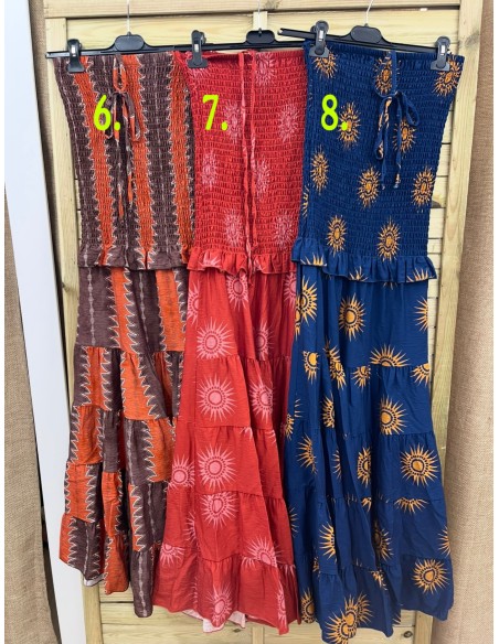 Vestido estampado cogido al cuello con cuerpo fruncido y mini volante