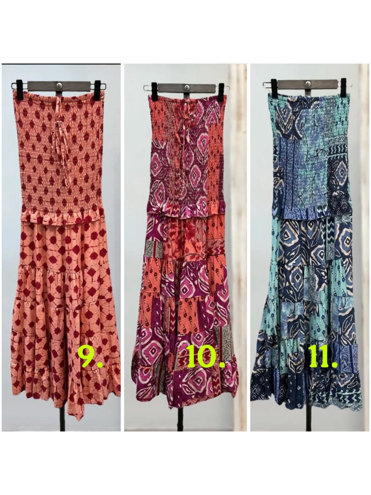 Vestido estampado cogido al cuello con cuerpo fruncido y mini volante