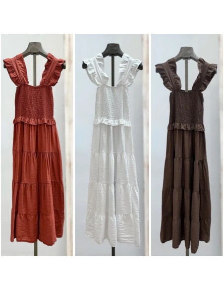 Vestido liso pecho fruncido y volantito en sisa y cintura