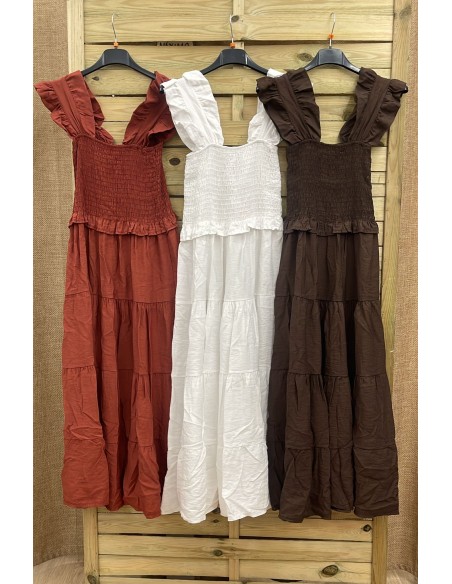 Vestido liso pecho fruncido y volantito en sisa y cintura