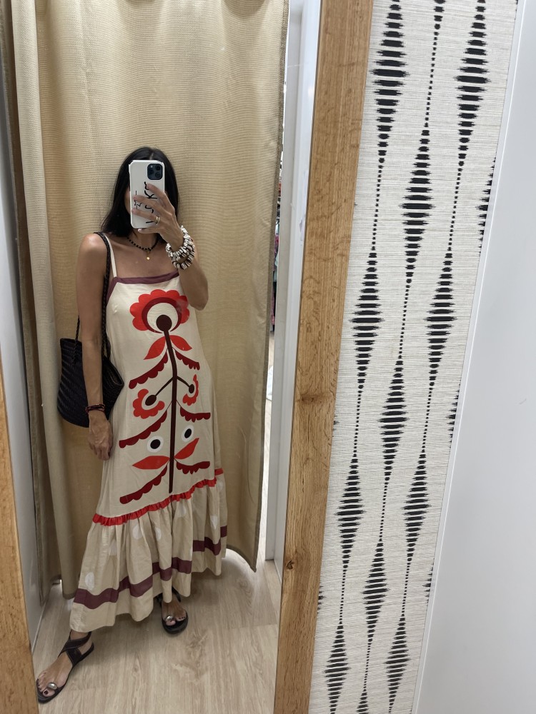 Vestido de tiranta fina con cenefa delantera y vuelo en bajo