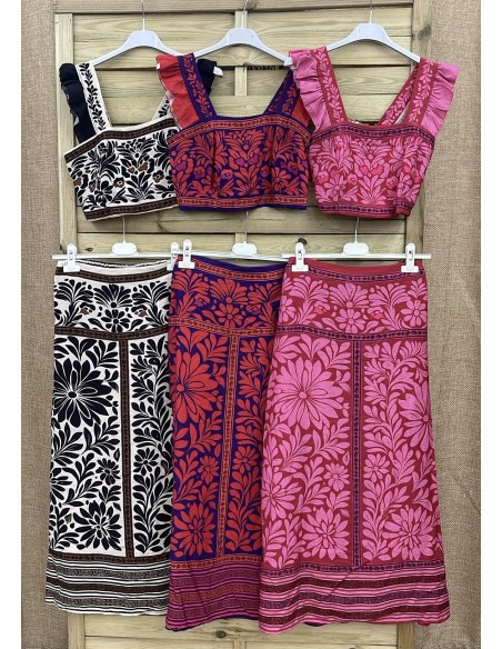 Conjunto floral de top corto volantito en sisa y falda