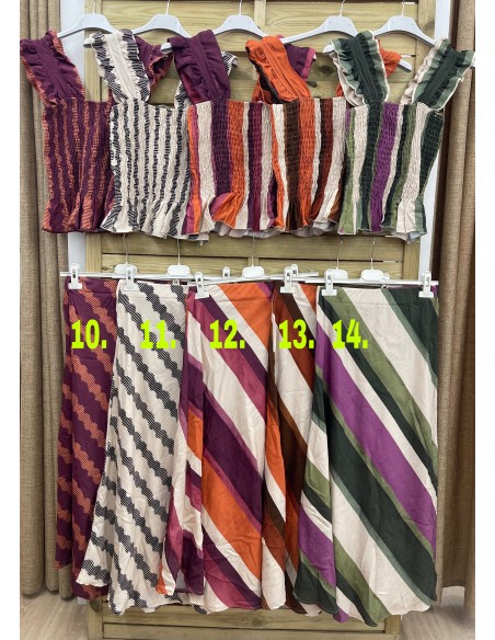 Conjunto estampado de top fruncido maxi sisa y falda midi