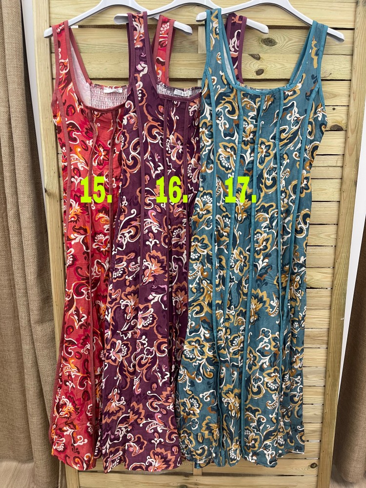 Vestido evasé de sisa estampado flores con cortes verticales