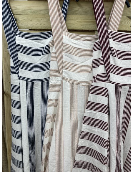 Vestido crudo de rayitas con falda pliegues