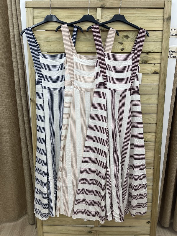 Vestido crudo de rayitas con falda pliegues 2