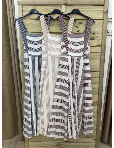 Vestido crudo de rayitas con falda pliegues