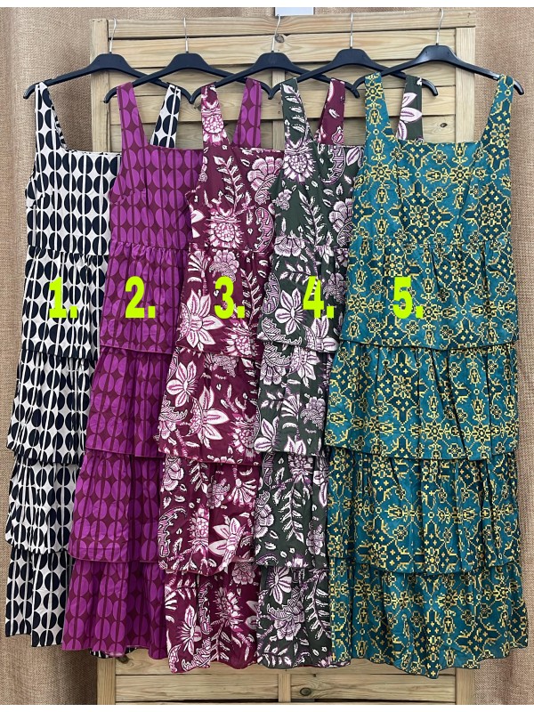 Vestido largo estampado de sisa con cuerpo de capas