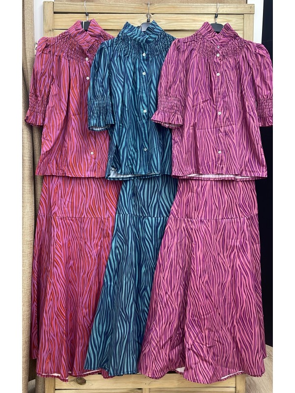 Camisa print tricolor con frunce en cuello y mangas 2