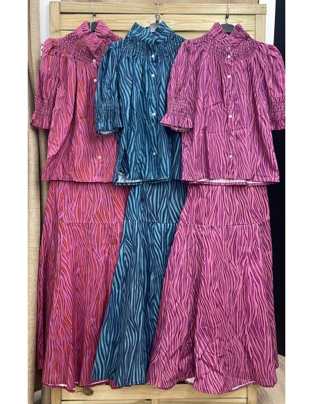 Camisa print tricolor con frunce en cuello y mangas