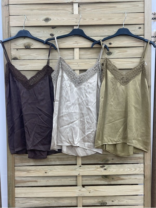 Lencera satén Celia con puntilla en pecho 2