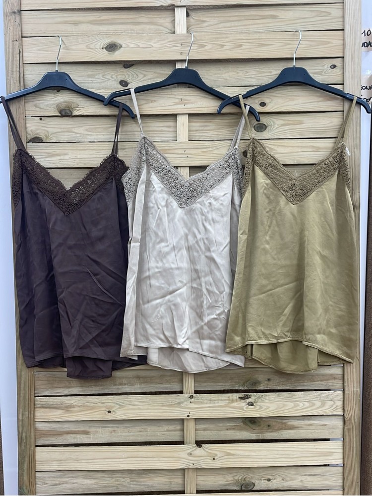 Lencera satén Celia con puntilla en pecho