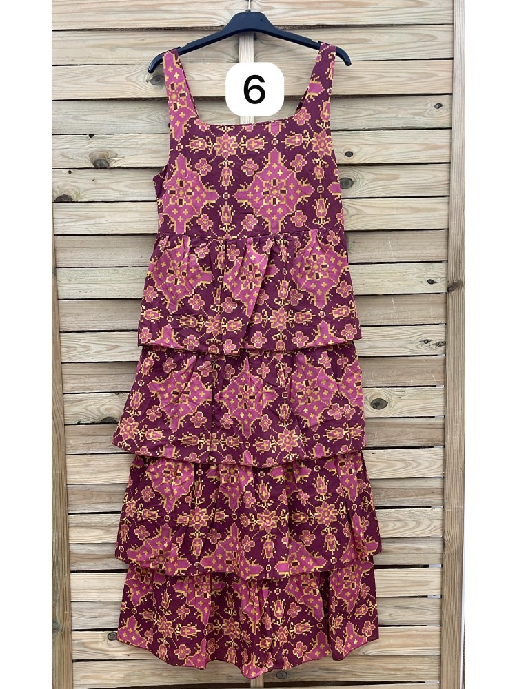 Vestido largo estampado de sisa con cuerpo de capas